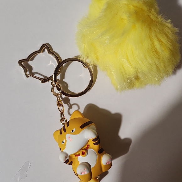 Yellow Pom Pom Cat Keychain - Picture 2 of 2